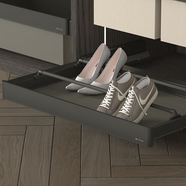 Полка для обуви в базу 600 серая кожа, полн. выдв. с довод. сlip-on,цвет MONIKA, Unihopper