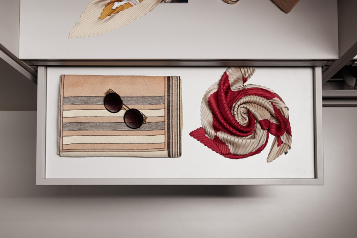 Полка 564*445*52 выдвижная стальная с довод, сlip-on,цвет Coka,Unihopper