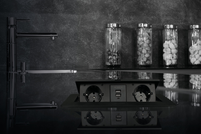 Розетка выдвижная горизонтальная (3x EURO) черная 2м кабель