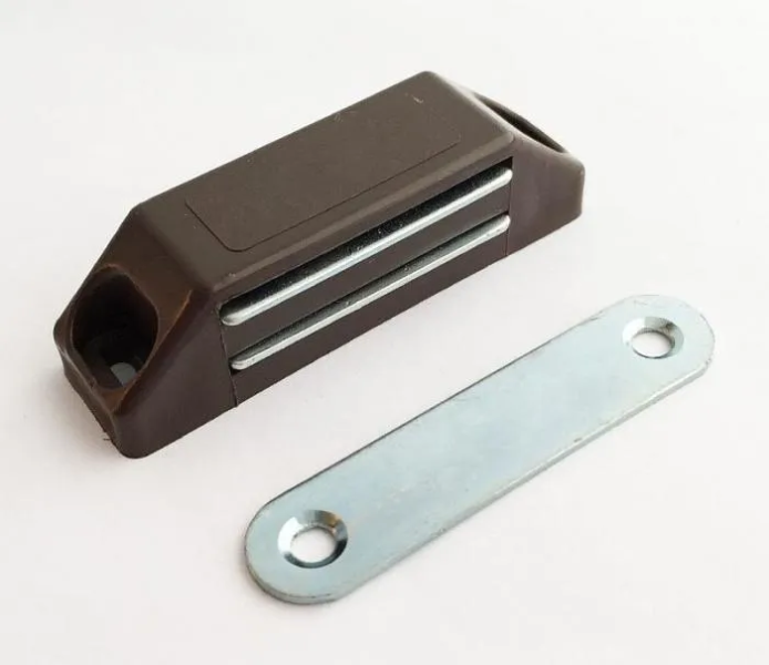 Защелка магнитная большая (коричневая)