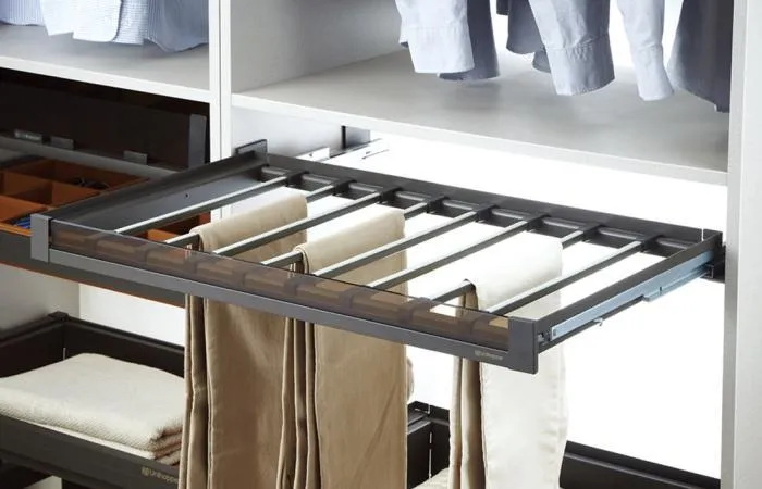 Вешалка для брюк 764*443*63 со стекл панелью, полн выдв с довод. цвет Naka, Unihopper