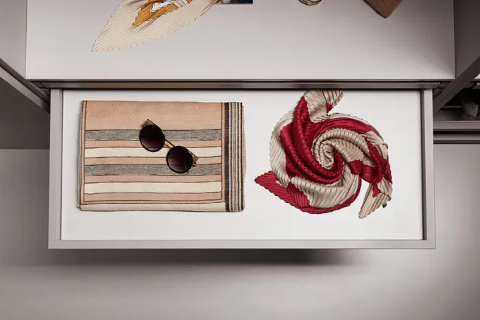 Полка 564*445*52 выдвижная стальная с довод, сlip-on,цвет Coka,Unihopper