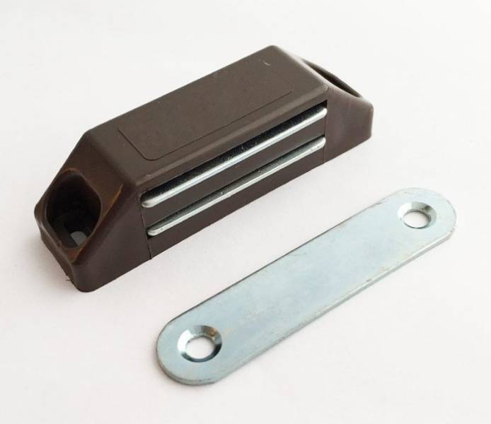 Защелка магнитная большая (коричневая)