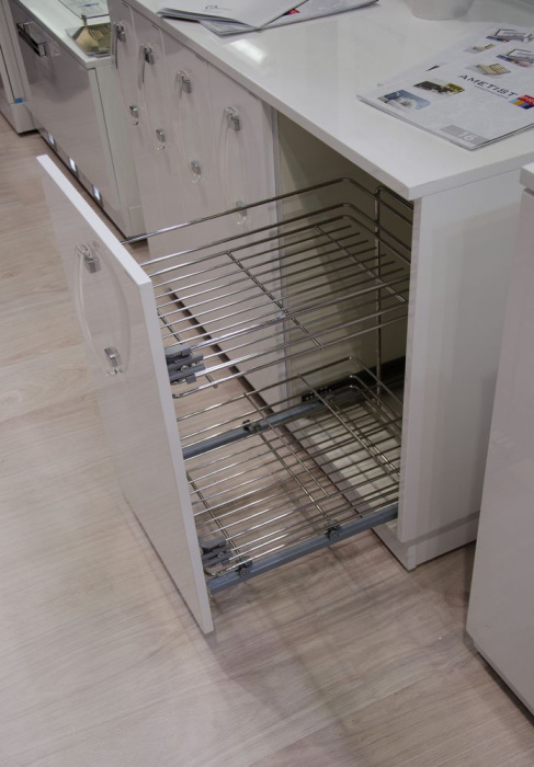 Корзина 300 фасадн. крепл.2-ур напр.полн. выдв. Hettich с дов Chianti (Италия)